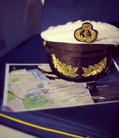 karta och kaptenshatt