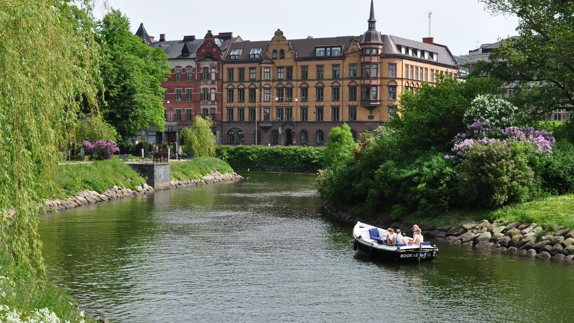 Malmös kanal med en båt